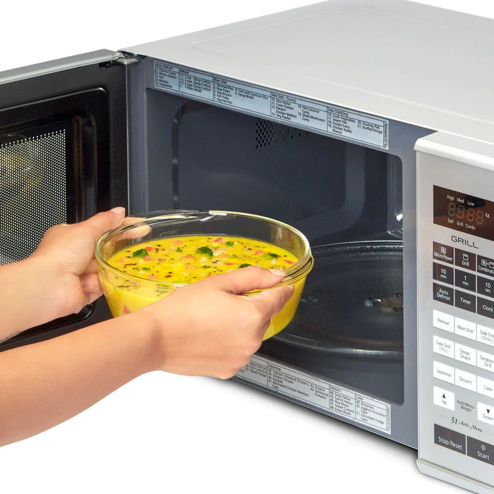 Borosil Round 1000 ML Dish with Green Lid | Microwave & Oven Safe | Transparent | 1 Pc
